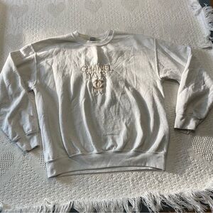 🍓Gildan Embroidered Sweatshirt (M)